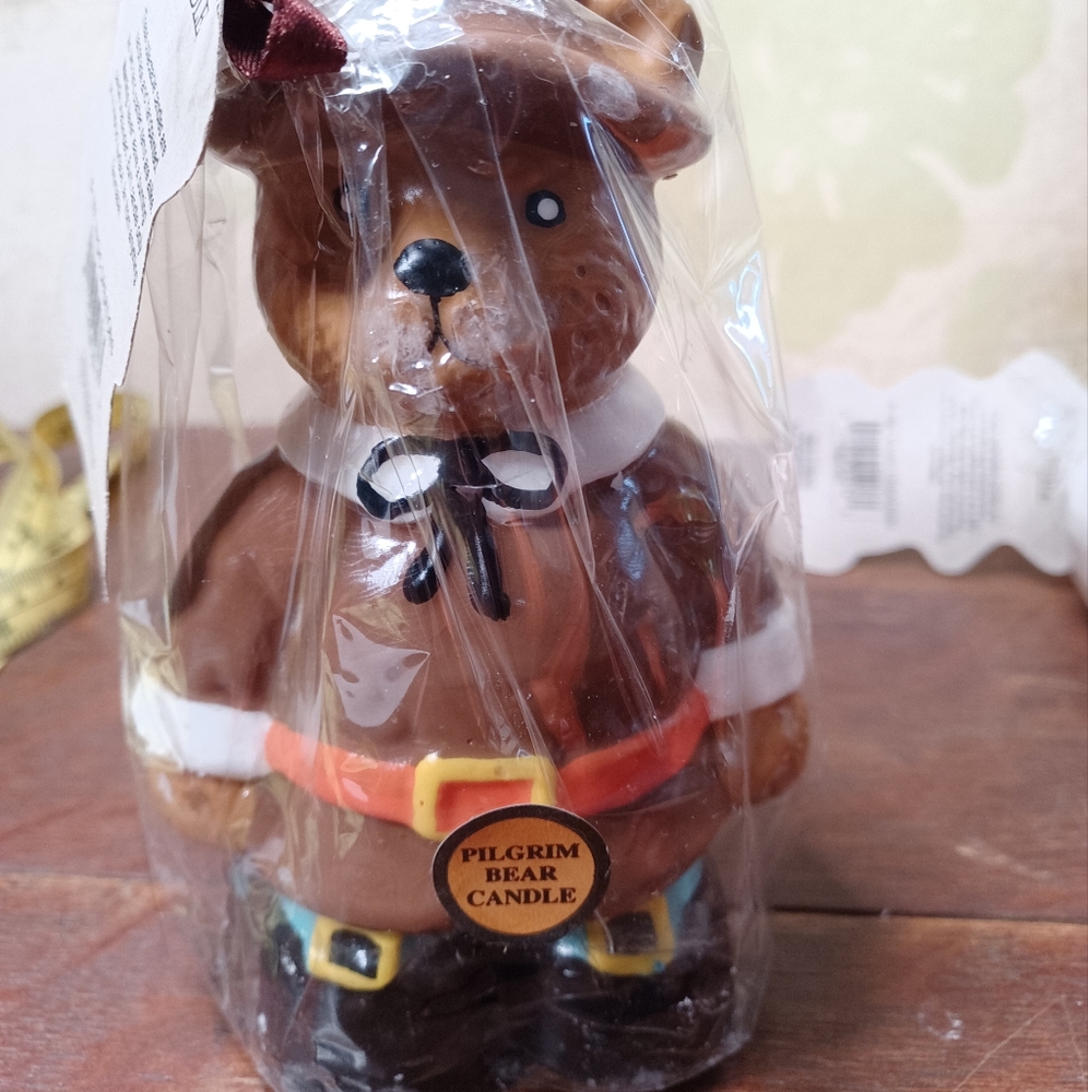 NWOT Pilgrim Bear Candle